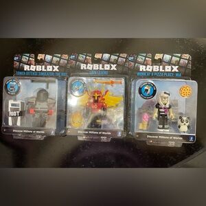 Roblox 3 figures NEW